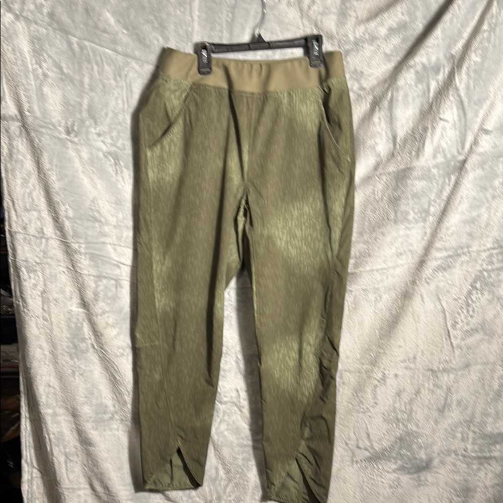 Mountain hardwear pants women’s M Olive Green print lightweight‎ pull on pants